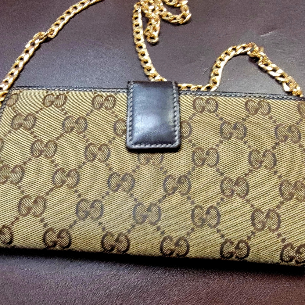 Gucci Brown and Gold Clutch with Iconic Monogram - Picture 2 of 6